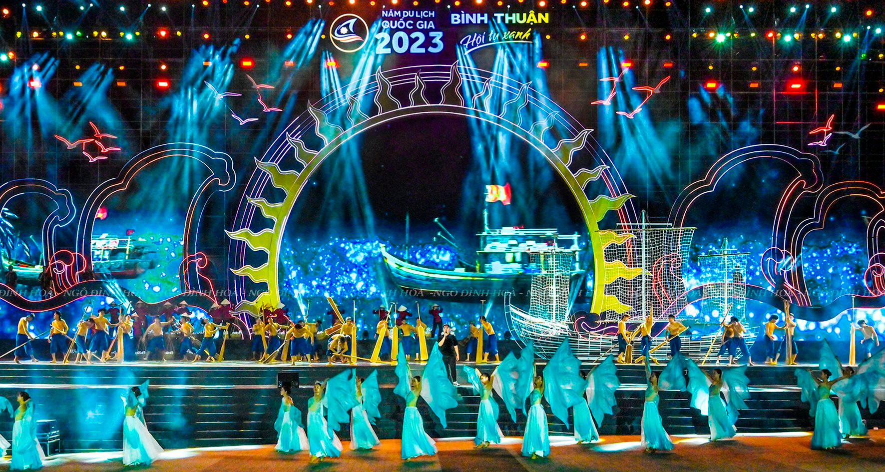 Lễ Khai mạc Năm du lịch quốc gia 2023 với chủ đề “Bình Thuận - Hội tụ xanh” diễn ra tối 25-3 tại TP. Phan Thiết, tỉnh Bình Thuận.